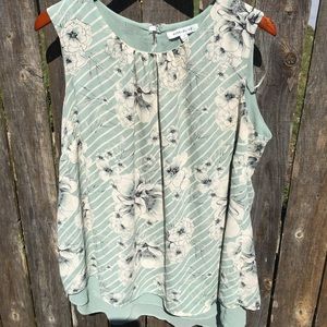 Rose & Olive Plus Size Green Floral Top Sz 1X